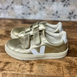 Girls Veja shoes